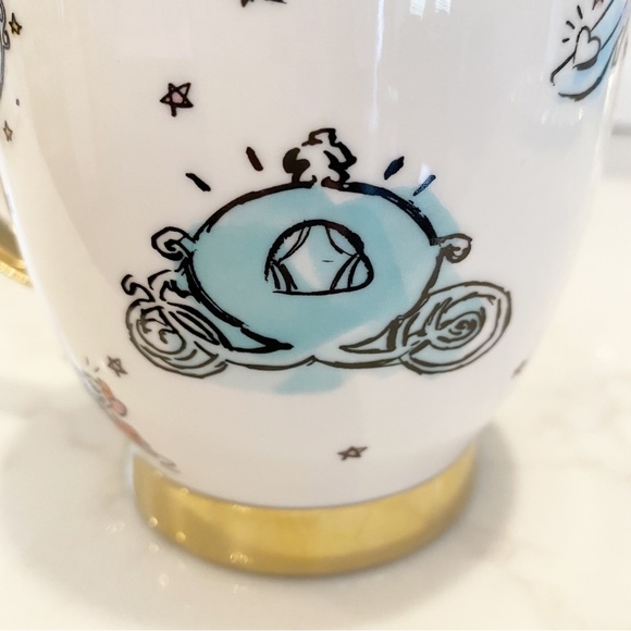 Cinderella Castle Mug Gold Handle - Picture 9 of 12